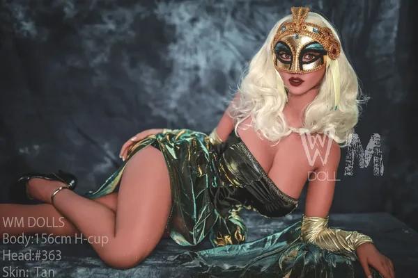 WM 156cm H - Nefertiti