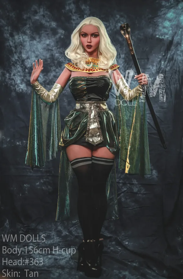 WM 156cm H - Nefertiti