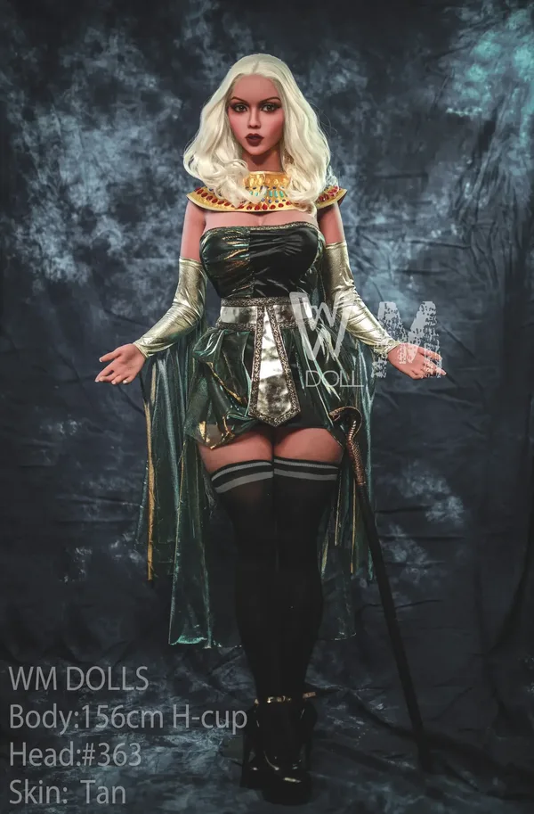 WM 156cm H - Nefertiti